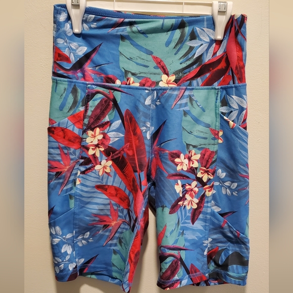 ☆3/35$ | MARIKA | Blue Tropical Print Tummy Control Bike Shorts w/ Pokets in M - Picture 2 of 7